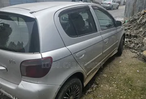 Toyota Vitz 2001 Silver
