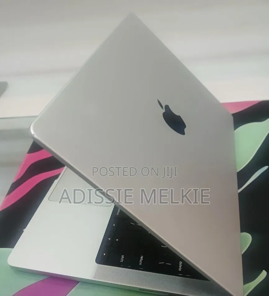 New Laptop Apple MacBook 16GB Apple M1 Pro SSD 512GB