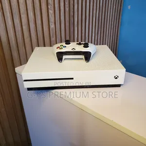 Xbox One S – Original Controller Included