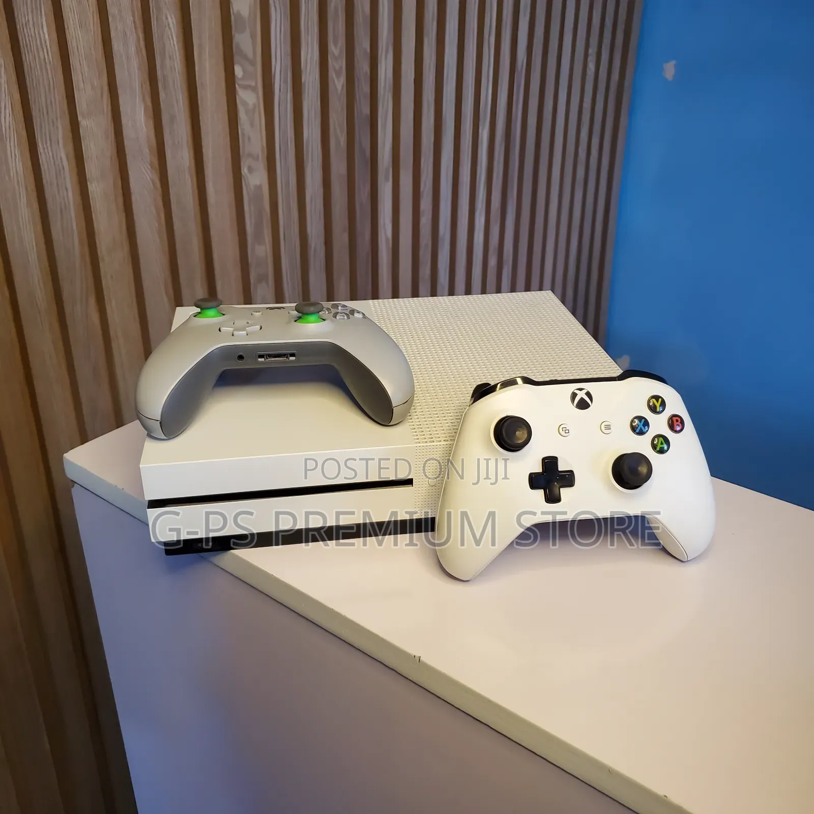Xbox One S | Dubai Used | 2 Original Controllers