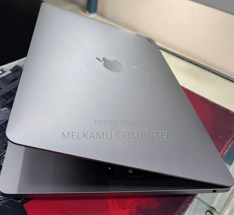 New Laptop Apple MacBook Air 2020 M1 8GB Apple M1 SSD 256GB