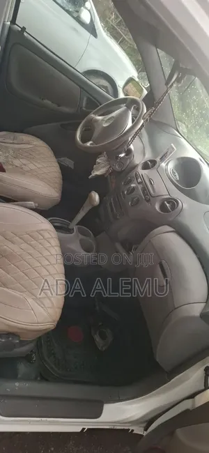 Toyota Platz 2001 White