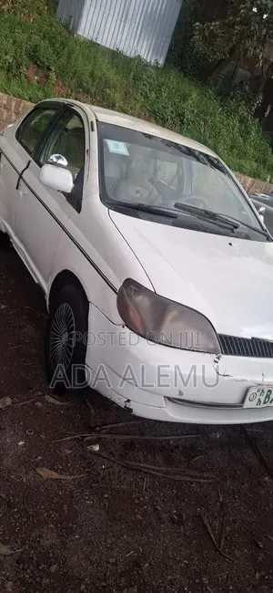 Toyota Platz 2001 White