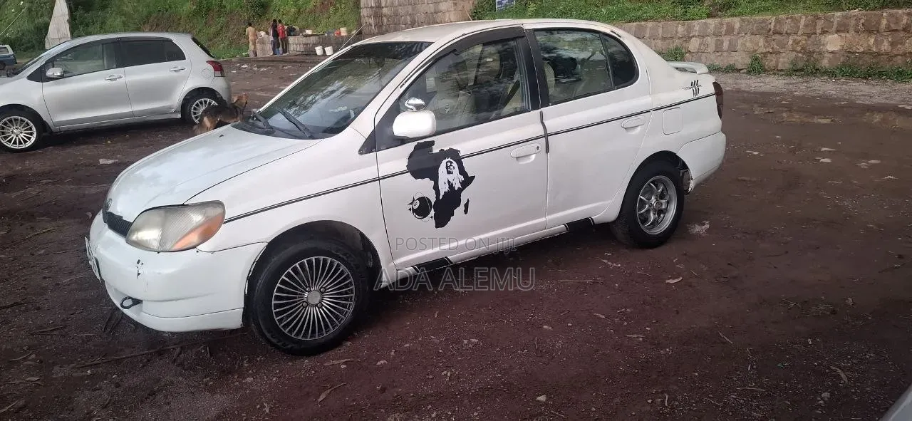 Toyota Platz 2001 White