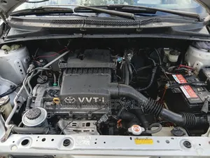 Toyota Vitz 2004 Silver