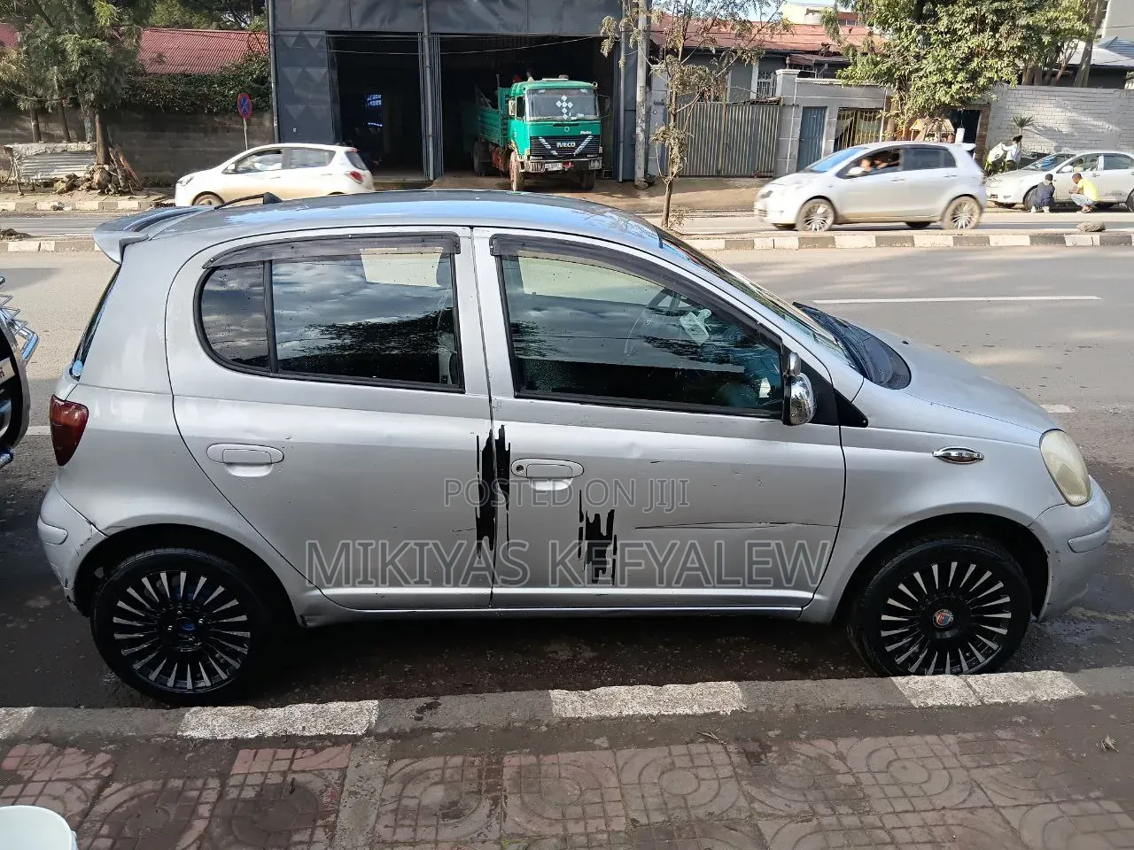 Toyota Vitz 2004 Silver