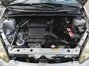 Toyota Vitz 2004 Silver