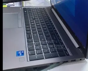 New Laptop HP ZBook Firefly 15 G7 16GB Intel Core i7 SSD 512GB