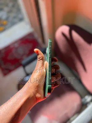New Apple iPhone 13 128 GB Green