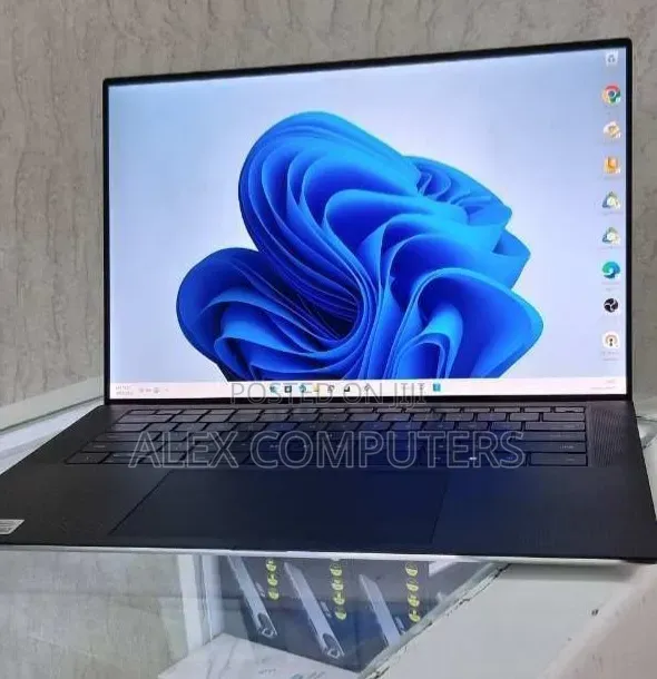New Laptop Dell XPS 15 16GB Intel Core i7 SSD 512GB