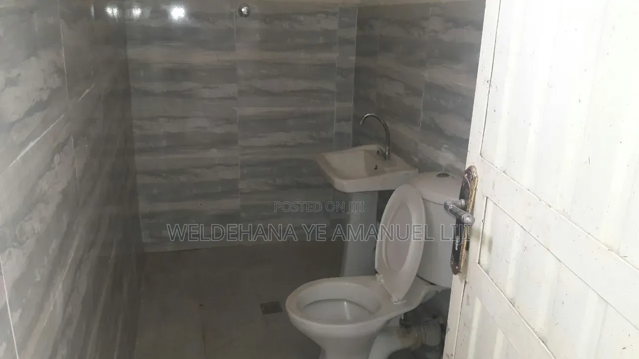 3bdrm Condo in Condomunium 1St, Akaky Kaliti for sale