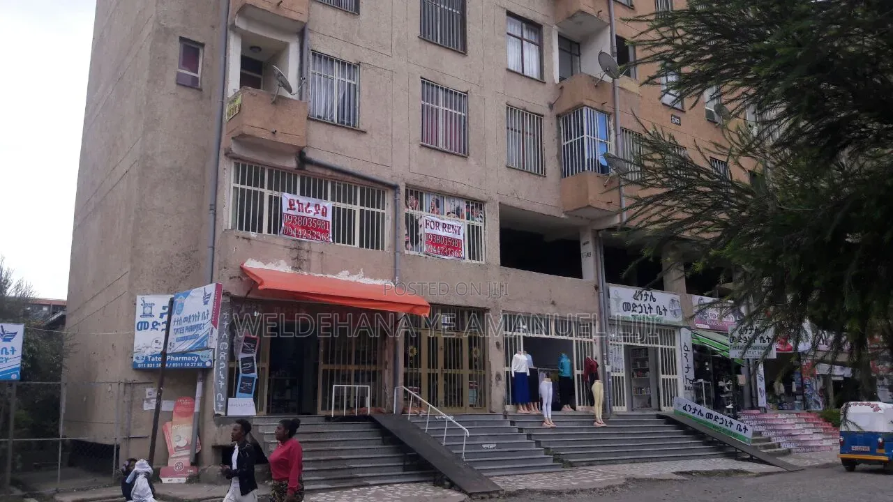 3bdrm Condo in Condomunium 1St, Akaky Kaliti for sale