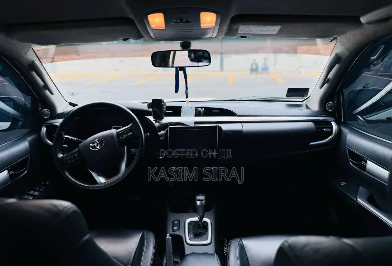 Toyota Hilux 2019 White