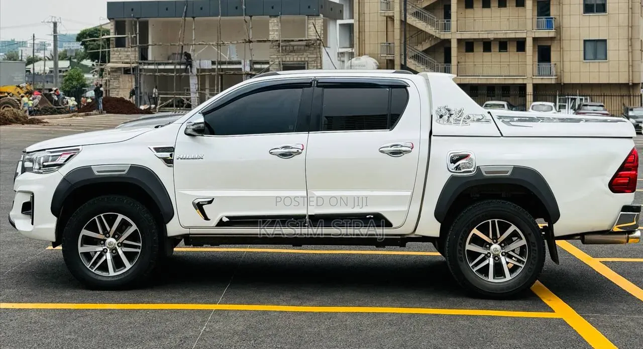 Toyota Hilux 2019 White