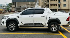 Toyota Hilux 2019 White