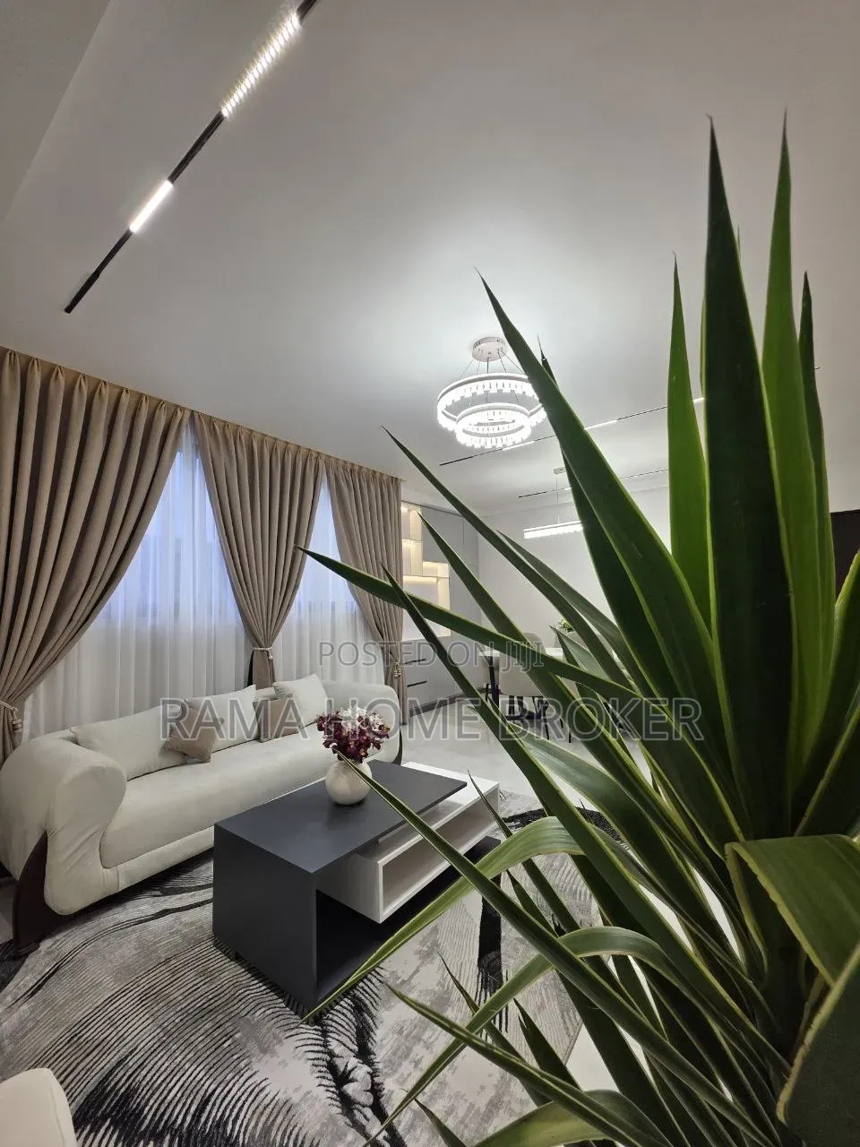 Furnished 2bdrm Apartment in መሀል ቦሌ ስካይ ላይት ሆቴል, Bole for sale