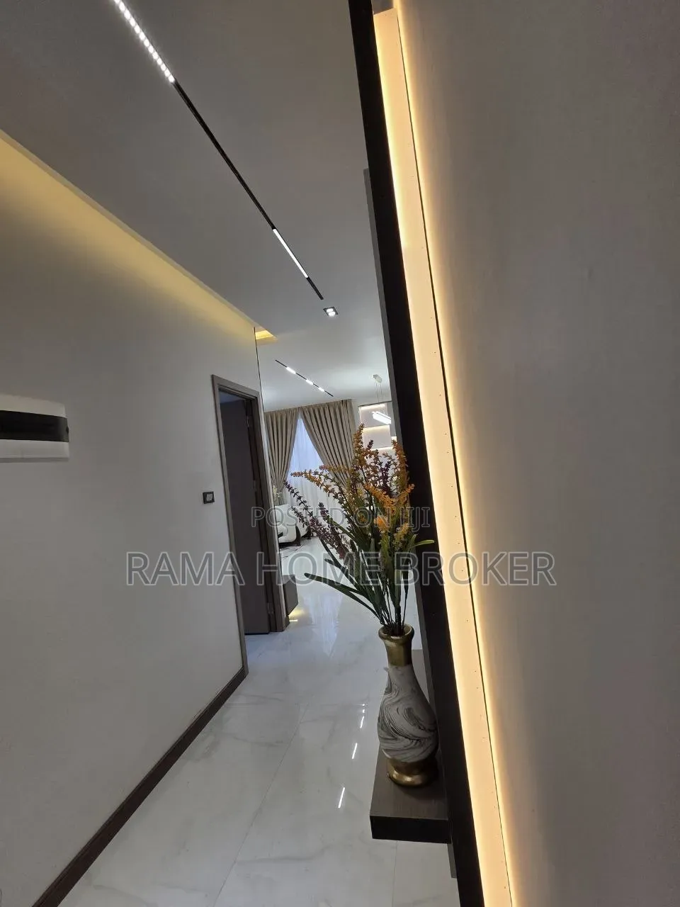 Furnished 2bdrm Apartment in መሀል ቦሌ ስካይ ላይት ሆቴል, Bole for sale
