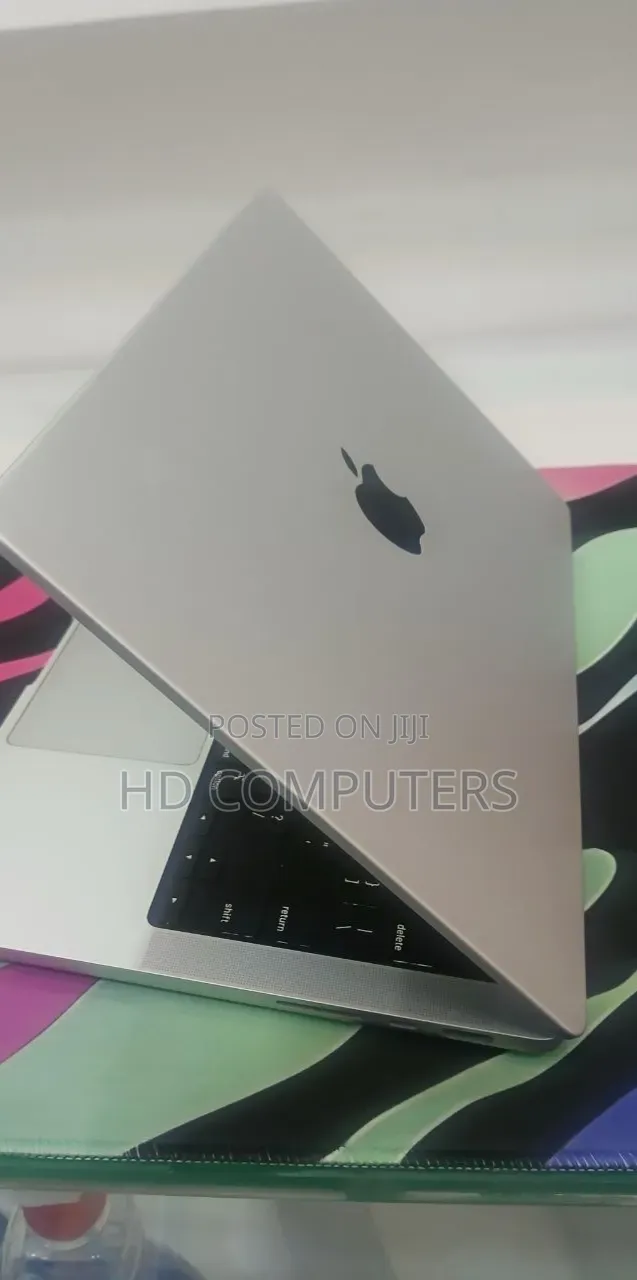 New Laptop Apple MacBook Pro 2021 M1 16GB Apple M1 Pro SSD 512GB