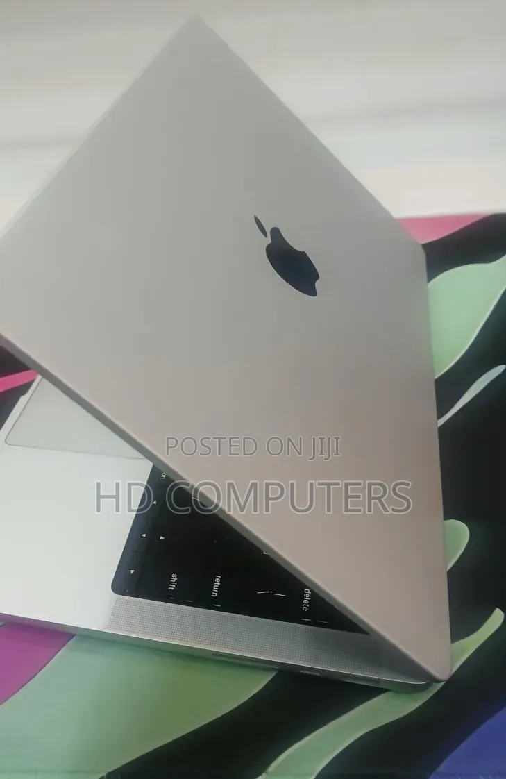 New Laptop Apple MacBook Pro 2021 M1 16GB Apple M1 Pro SSD 512GB