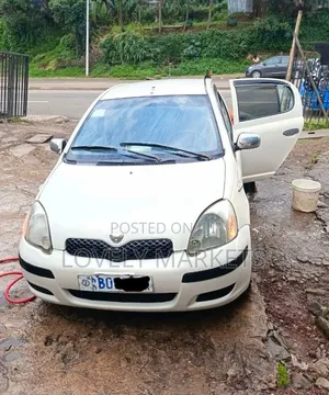 Toyota Vitz 2004 Off white