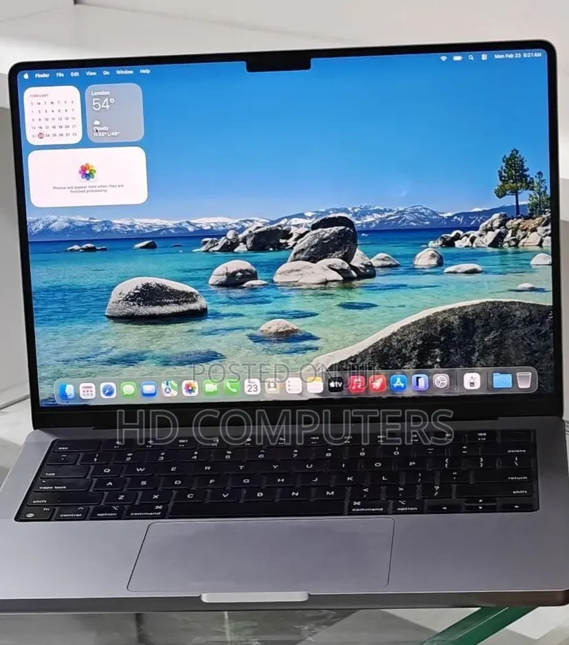 New Laptop Apple MacBook Pro 2024 M3 8GB Apple M3 Pro SSD 512GB