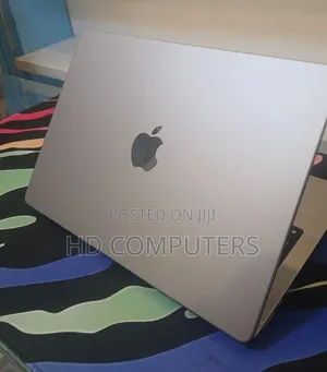 New Laptop Apple MacBook Pro 2024 M3 8GB Apple M3 Pro SSD 512GB