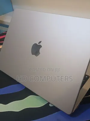 New Laptop Apple MacBook Pro 2024 M3 8GB Apple M3 Pro SSD 512GB
