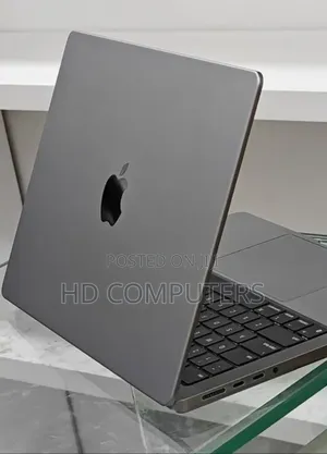 New Laptop Apple MacBook Pro 2024 M3 8GB Apple M3 Pro SSD 512GB