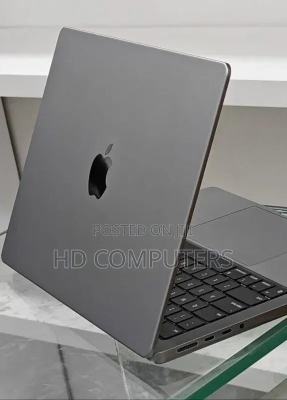 New Laptop Apple MacBook Pro 2024 M3 8GB Apple M3 Pro SSD 512GB