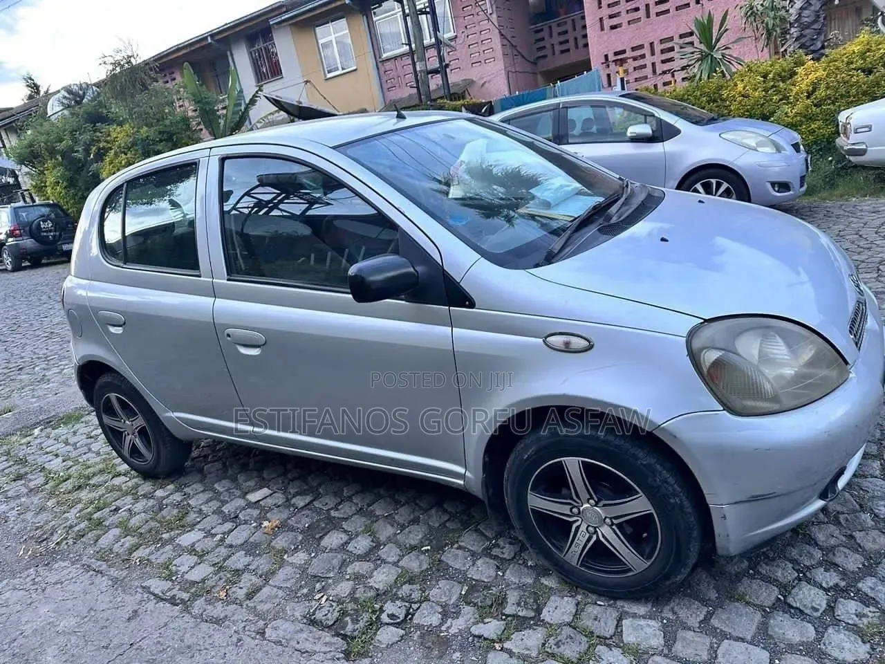 Toyota Vitz 2001 Silver