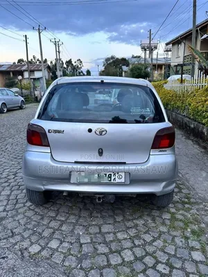 Toyota Vitz 2001 Silver