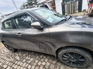 Suzuki Swift 2022 Brown