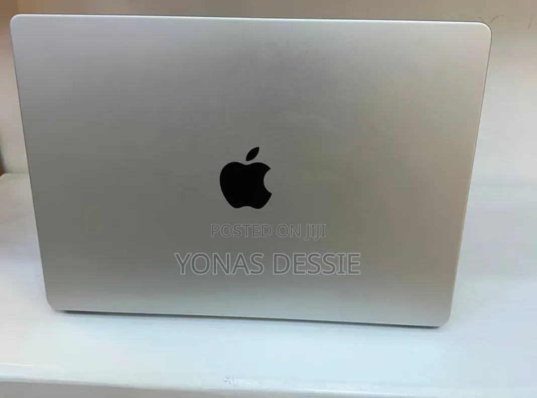 New Laptop Apple MacBook Pro 2024 M3 8GB Apple M3 Pro SSD 512GB