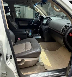 Toyota Land Cruiser 2010 White