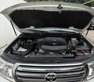 Toyota Land Cruiser 2010 White