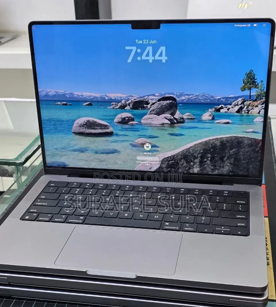 New Laptop Apple MacBook Pro 2020 M1 16GB Apple M1 Pro SSD 512GB