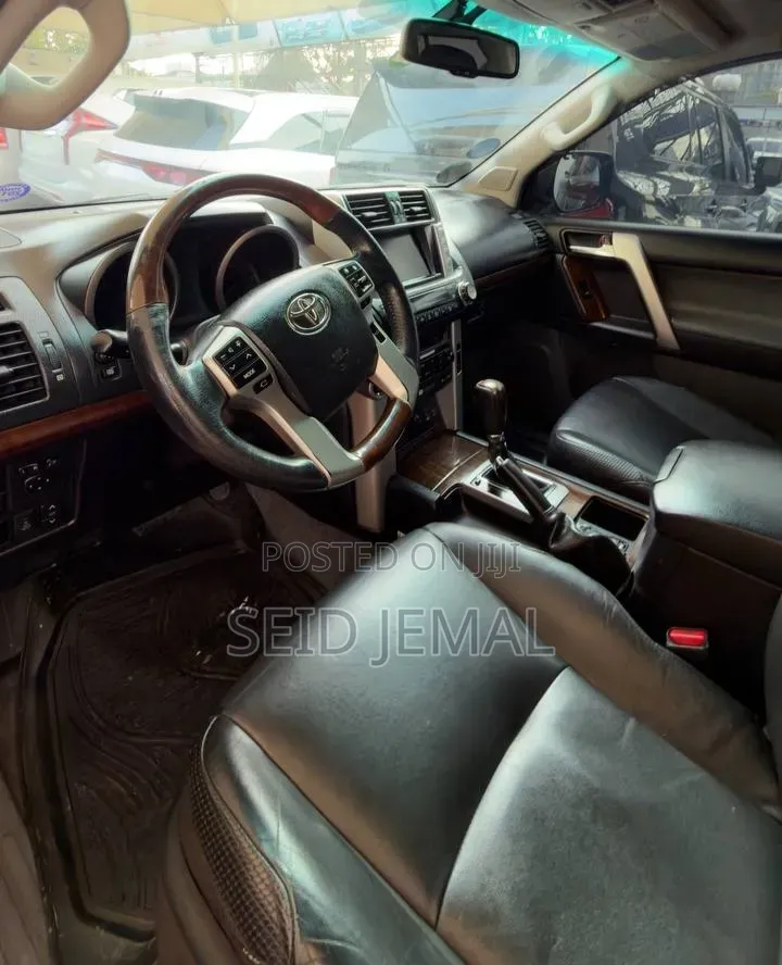 Toyota Land Cruiser Prado 2011 Silver