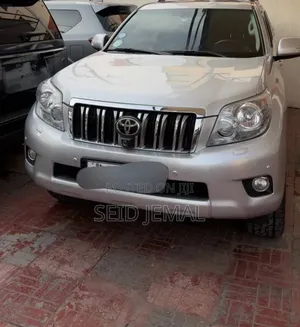 Toyota Land Cruiser Prado 2011 Silver