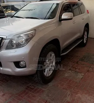 Toyota Land Cruiser Prado 2011 Silver