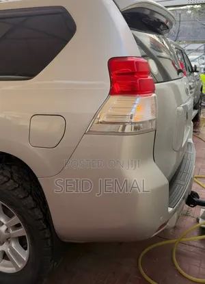 Toyota Land Cruiser Prado 2011 Silver
