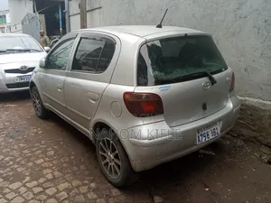 Toyota Vitz 2004 Silver