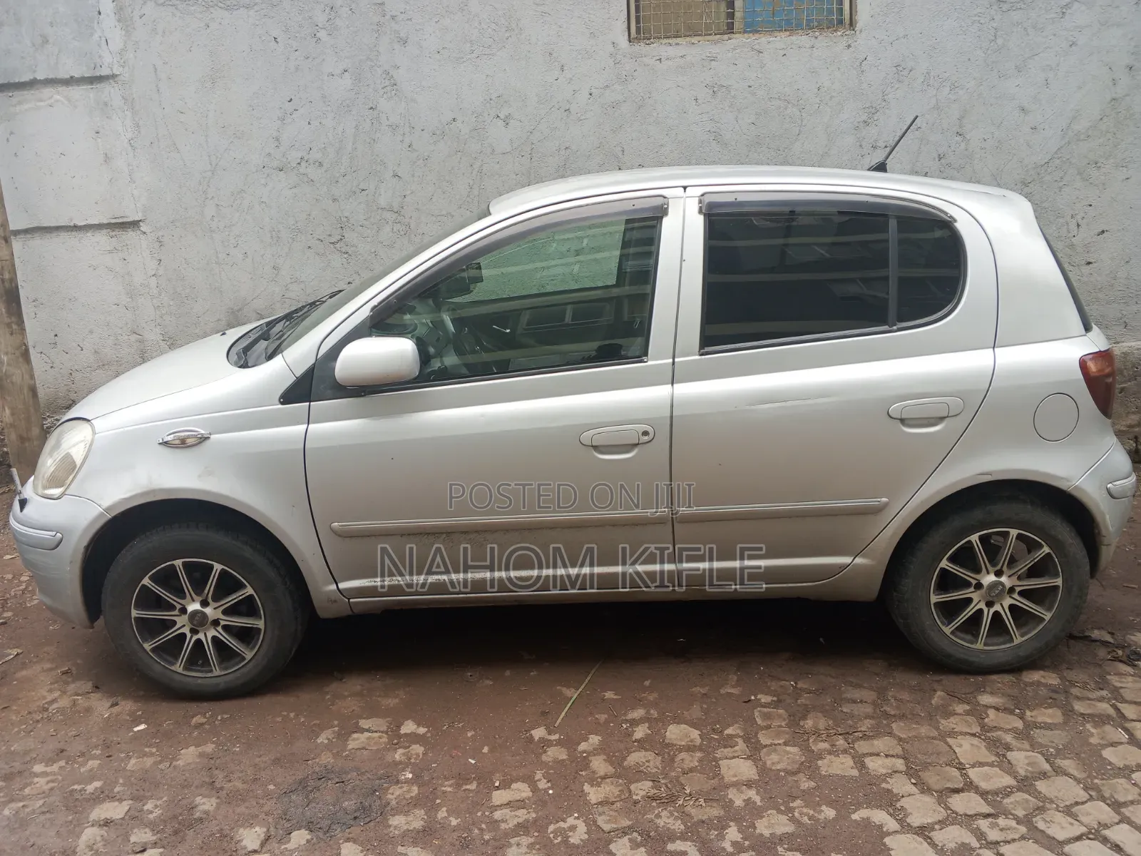 Toyota Vitz 2004 Silver