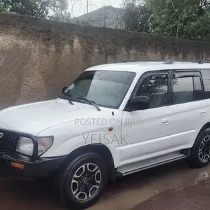 Toyota Land Cruiser 1996 White