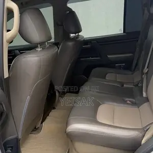 Toyota Land Cruiser 2010 White