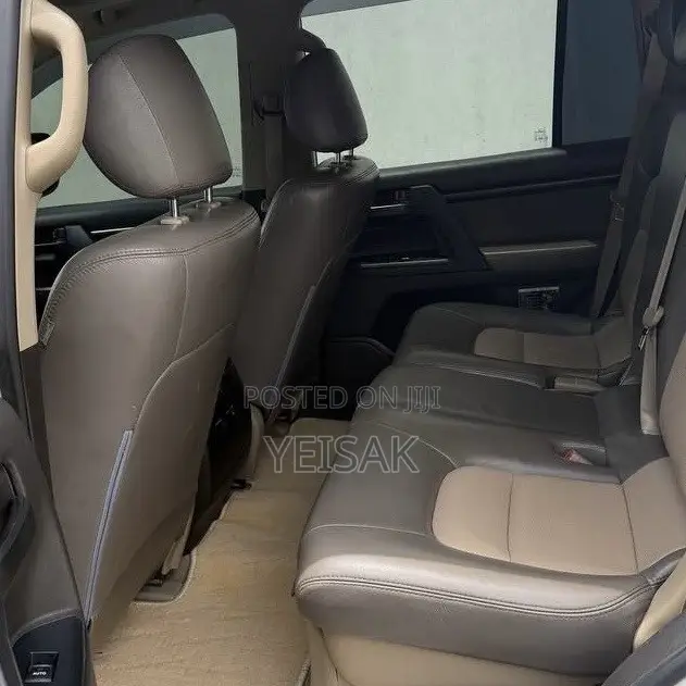 Toyota Land Cruiser 2010 White
