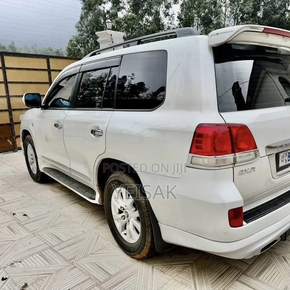 Toyota Land Cruiser 2010 White