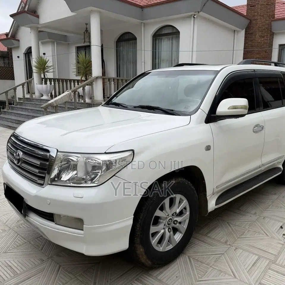 Toyota Land Cruiser 2010 White