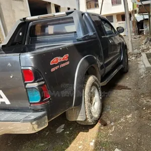 Toyota Hilux 2010 Maroon