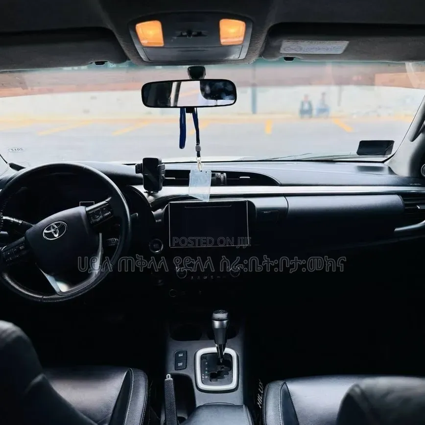 Toyota Hilux 2019 White