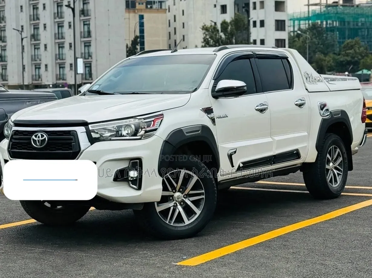 Toyota Hilux 2019 White